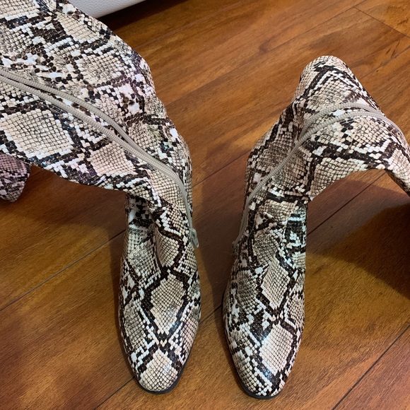 Forever 21 Cheetah print faux leather knee high boots size 7 - Picture 2 of 4